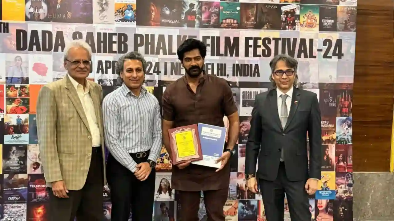 https://www.mobilemasala.com/film-gossip/Naveen-Chandra-Wins-Best-Actor-at-Dada-Saheb-Phalke-Film-Festival-i259454